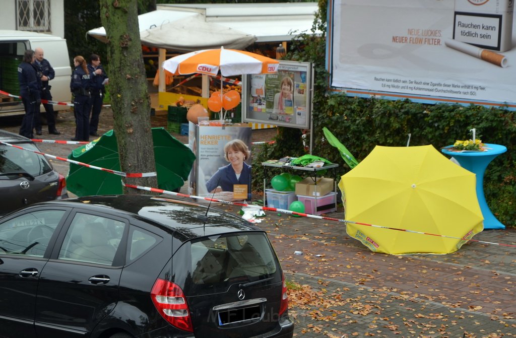 Attentat auf Fr Reker Koeln Braunsfeld Aachenerstr Wochenmarkt P17.JPG - Miklos Laubert